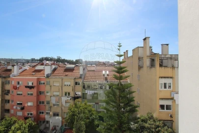 Apartamento T2 para Venda em Benfica