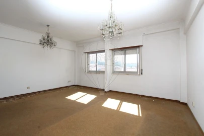 Apartamento T2 para Venda em Benfica