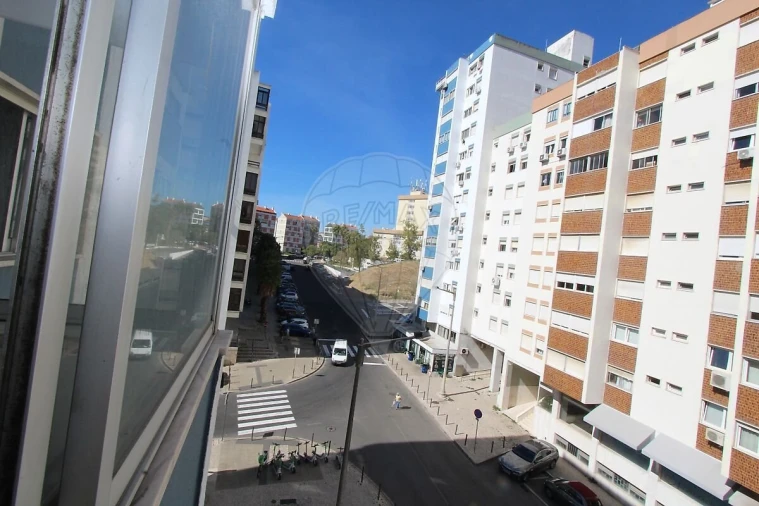 Apartamento T2 para Venda em Benfica Foto 30