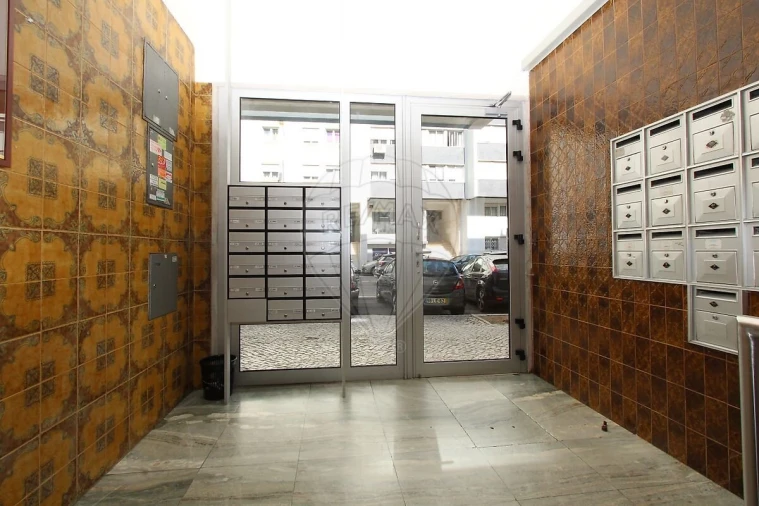 Apartamento T2 para Venda em Benfica Foto 29