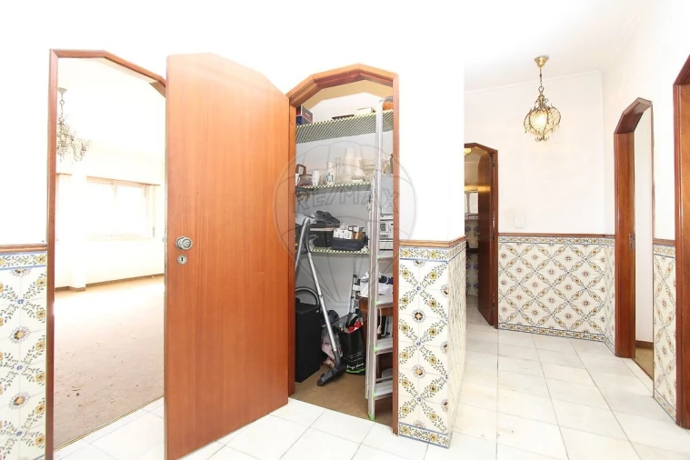 Apartamento T2 para Venda em Benfica Foto 8