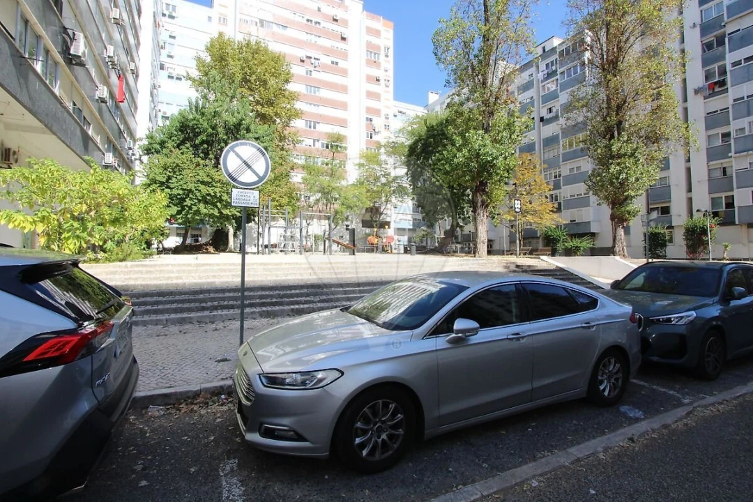 Apartamento T2 para Venda em Benfica Foto 32