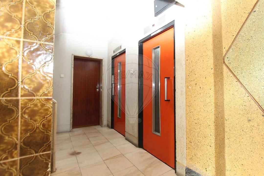 Apartamento T2 para Venda em Benfica Foto 3
