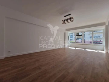 Apartamento T3 para Venda em São Domingos de Benfica