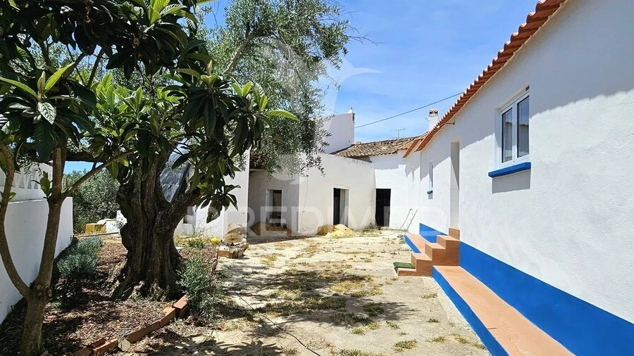 Moradia T2 para Venda em Almodôvar e Graça dos Padrões