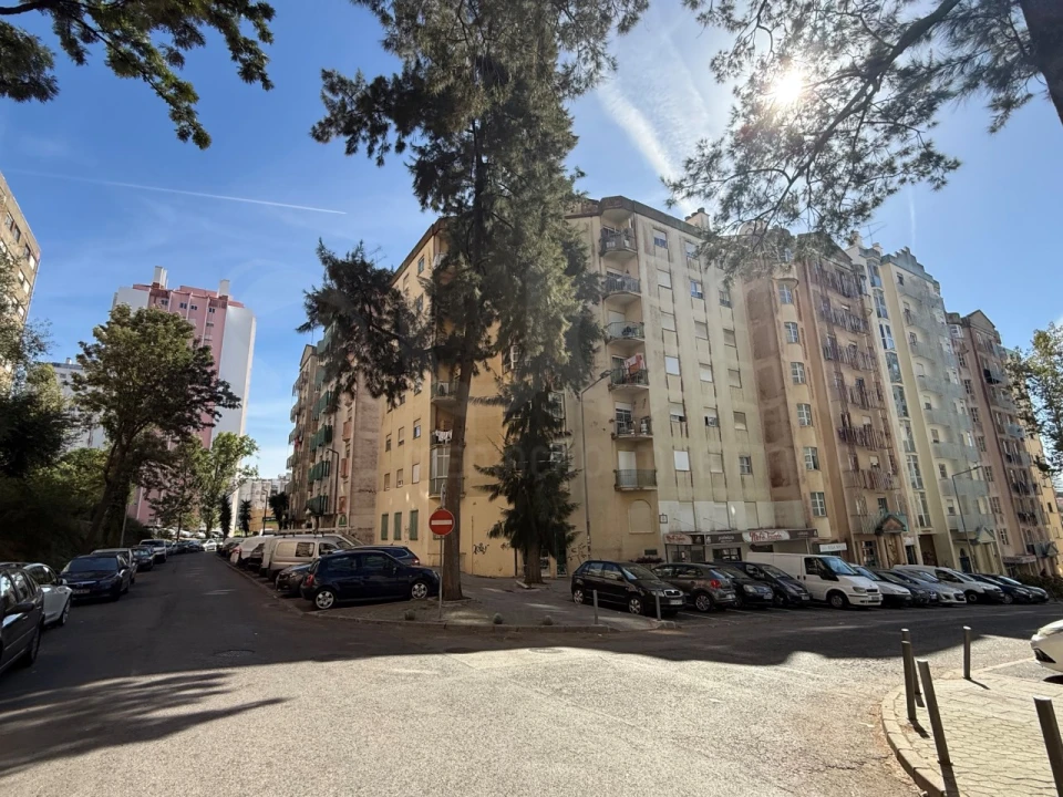 Apartamento T2 para Venda em Algueirão-Mem Martins Foto 1