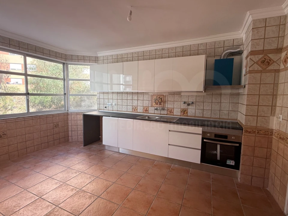 Apartamento T2 para Venda em Algueirão-Mem Martins Foto 2