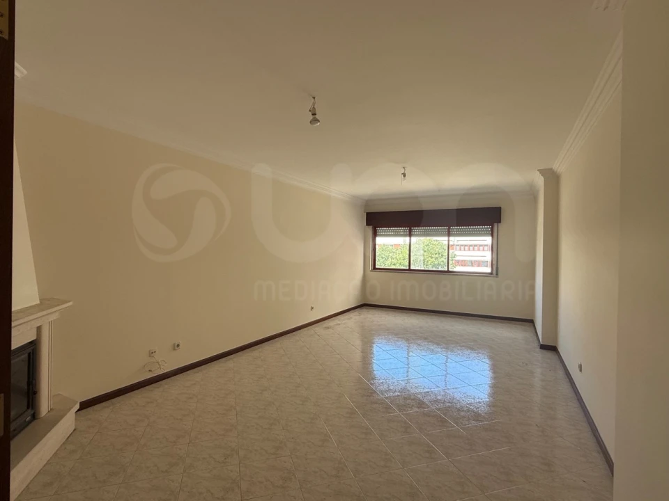 Apartamento T2 para Venda em Algueirão-Mem Martins Foto 4