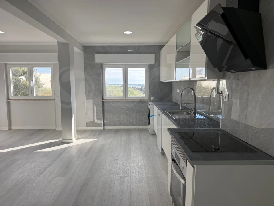 Apartamento T2 para Venda em Setubal (São Sebastião) Foto 1
