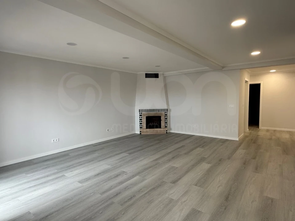 Apartamento T4 para Venda em Amora Foto 1