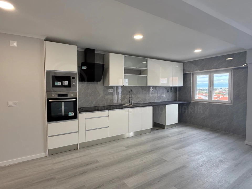 Apartamento T4 para Venda em Amora Foto 4