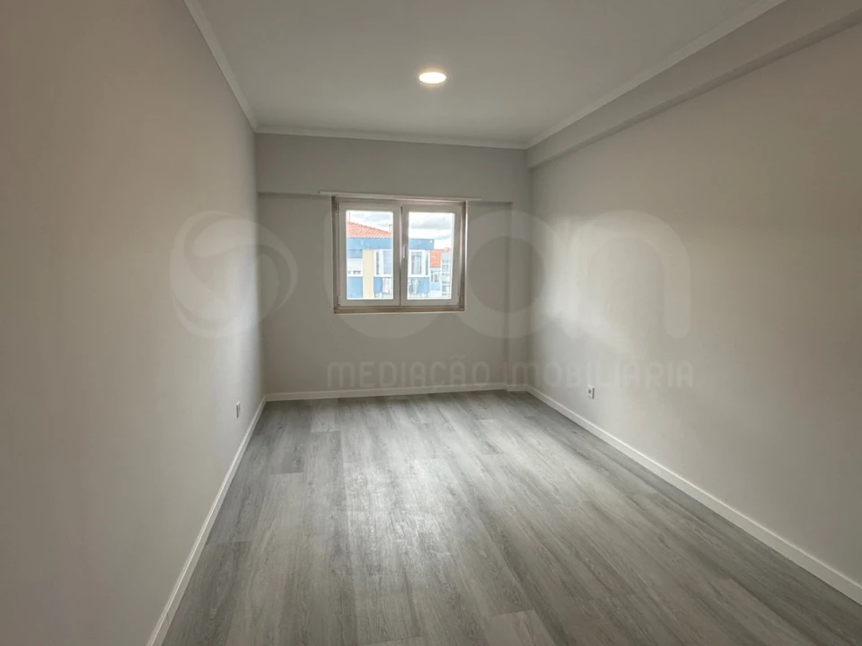 Apartamento T4 para Venda em Amora Foto 8