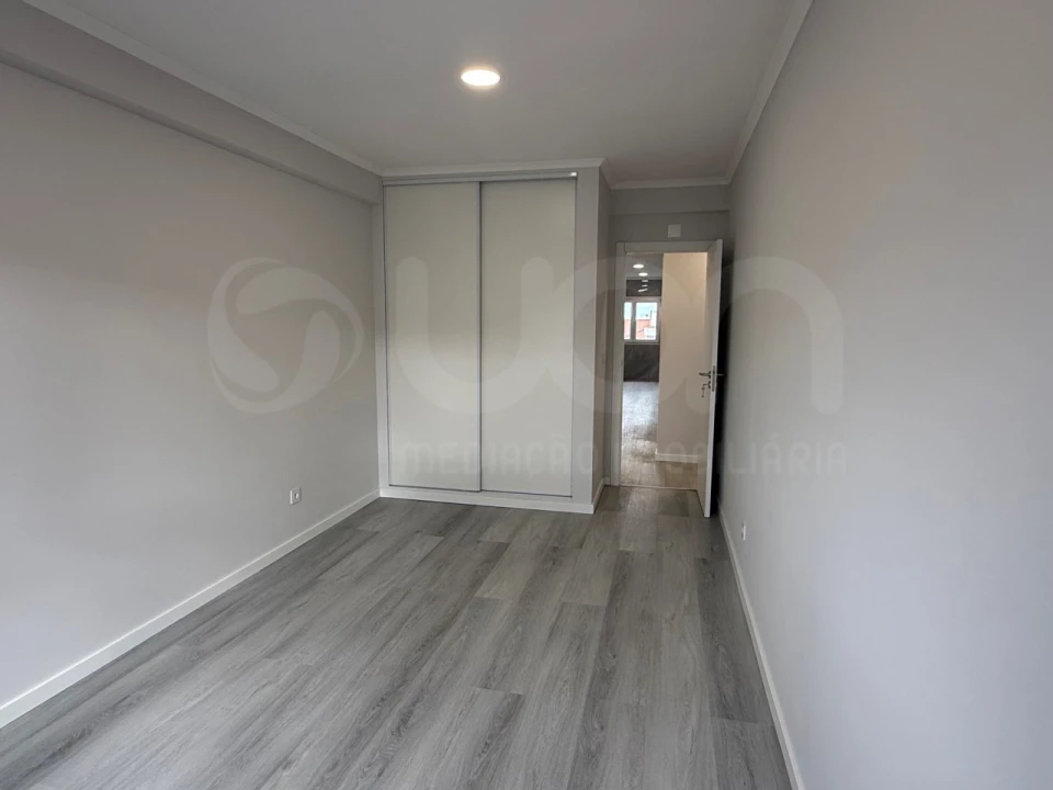 Apartamento T4 para Venda em Amora Foto 9