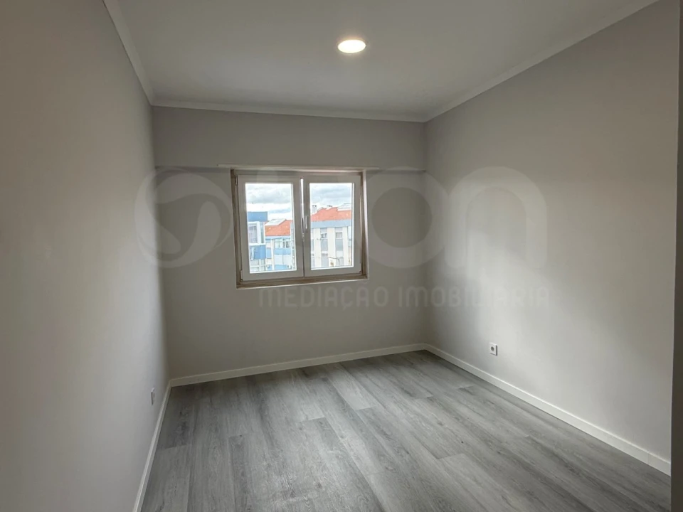 Apartamento T4 para Venda em Amora Foto 10
