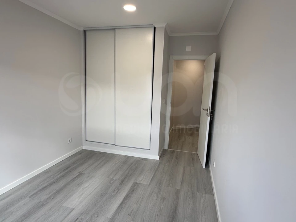 Apartamento T4 para Venda em Amora Foto 11
