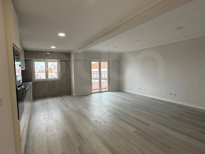 Apartamento T4 para Venda em Amora Foto 2
