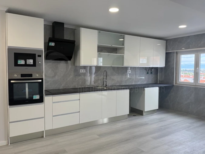 Apartamento T4 para Venda em Amora Foto 3