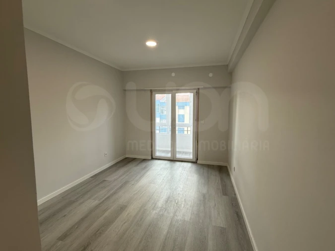 Apartamento T4 para Venda em Amora Foto 6