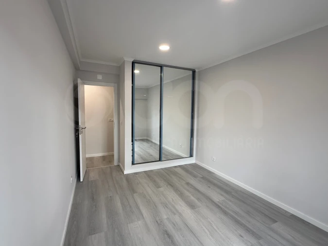 Apartamento T4 para Venda em Amora Foto 7