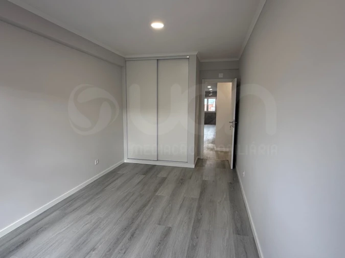 Apartamento T4 para Venda em Amora Foto 9