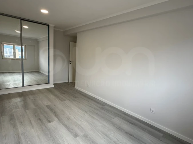 Apartamento T4 para Venda em Amora Foto 13