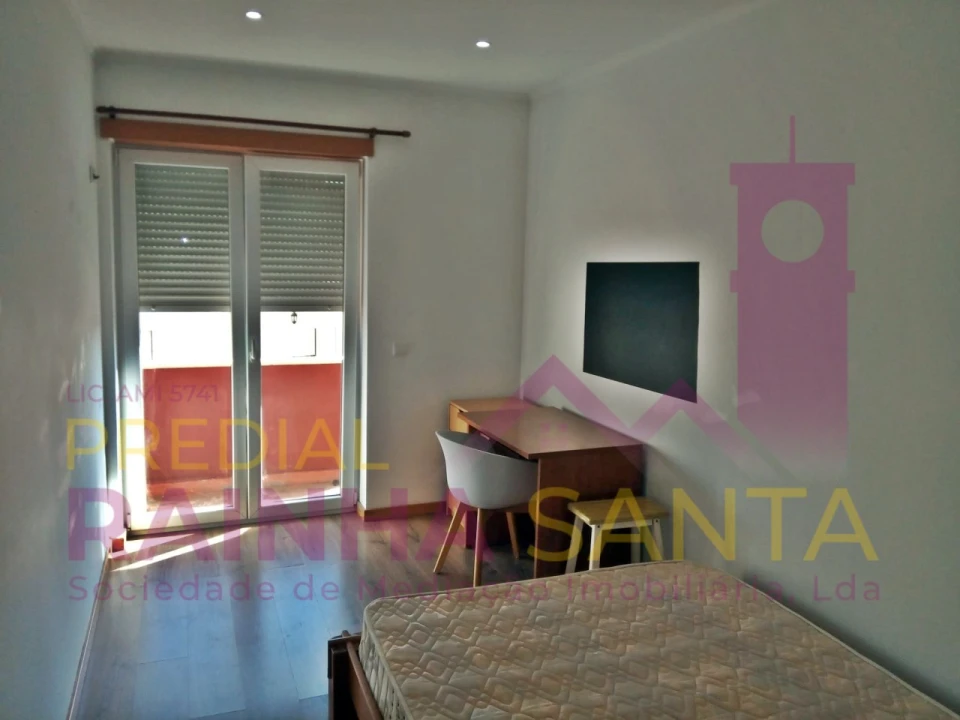Quarto para Arrendamento em Santa Clara e Castelo Viegas Foto 2