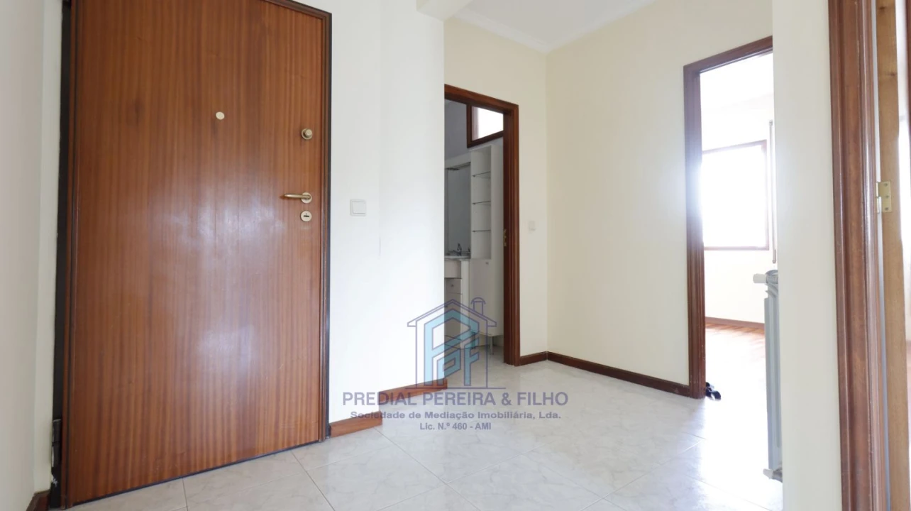 Apartamento T2 para Arrendamento em Baguim do Monte (Rio Tinto) Foto 2