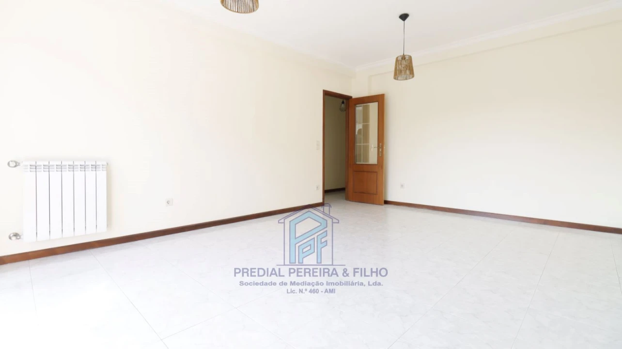 Apartamento T2 para Arrendamento em Baguim do Monte (Rio Tinto) Foto 6