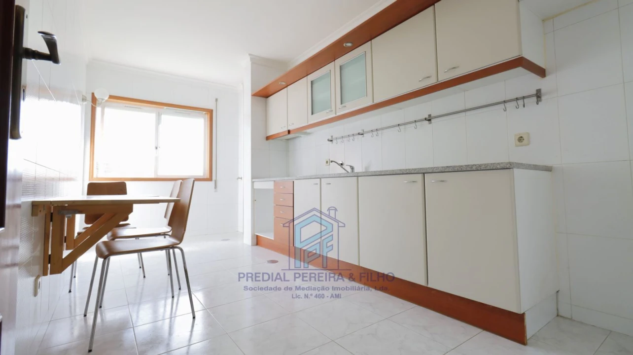 Apartamento T2 para Arrendamento em Baguim do Monte (Rio Tinto) Foto 9