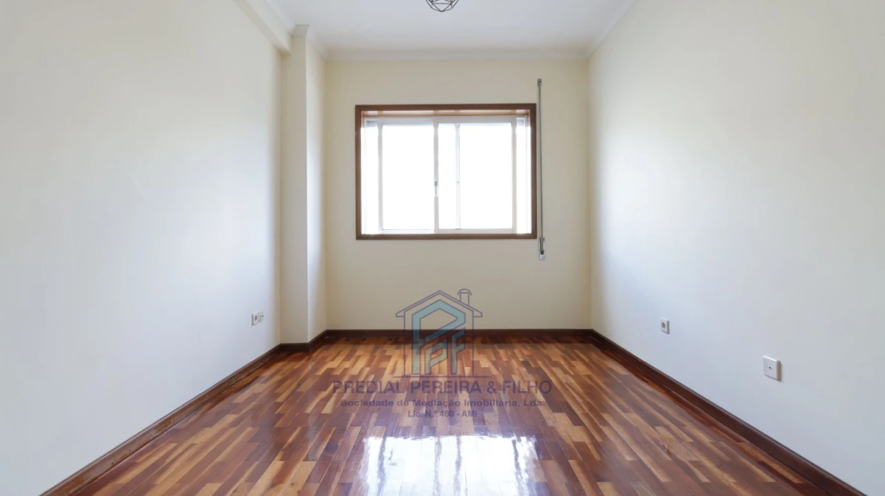 Apartamento T2 para Arrendamento em Baguim do Monte (Rio Tinto) Foto 17