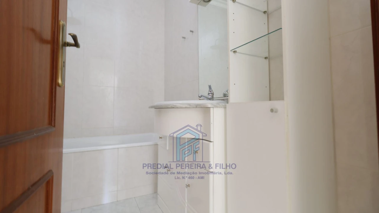 Apartamento T2 para Arrendamento em Baguim do Monte (Rio Tinto) Foto 24