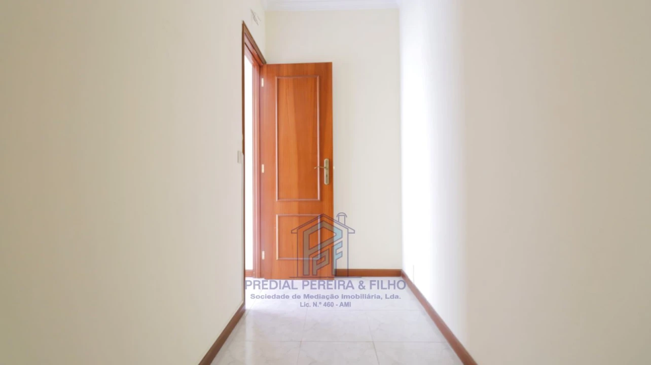 Apartamento T2 para Arrendamento em Baguim do Monte (Rio Tinto) Foto 13