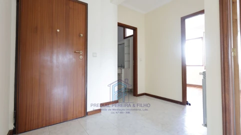 Apartamento T2 para Arrendamento em Baguim do Monte (Rio Tinto)