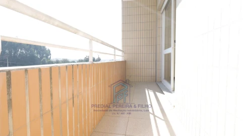 Apartamento T2 para Arrendamento em Baguim do Monte (Rio Tinto)