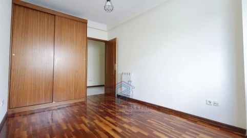 Apartamento T2 para Arrendamento em Baguim do Monte (Rio Tinto)