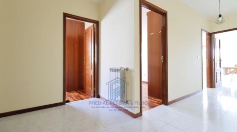 Apartamento T2 para Arrendamento em Baguim do Monte (Rio Tinto)