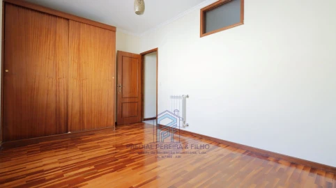 Apartamento T2 para Arrendamento em Baguim do Monte (Rio Tinto)