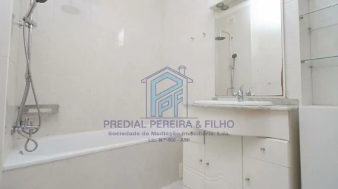 Apartamento T2 para Arrendamento em Baguim do Monte (Rio Tinto)