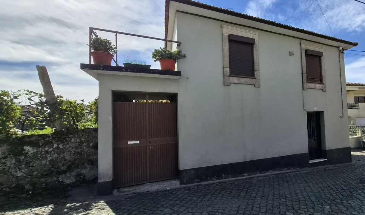 Moradia T4 para Venda em Folgosa Foto 1