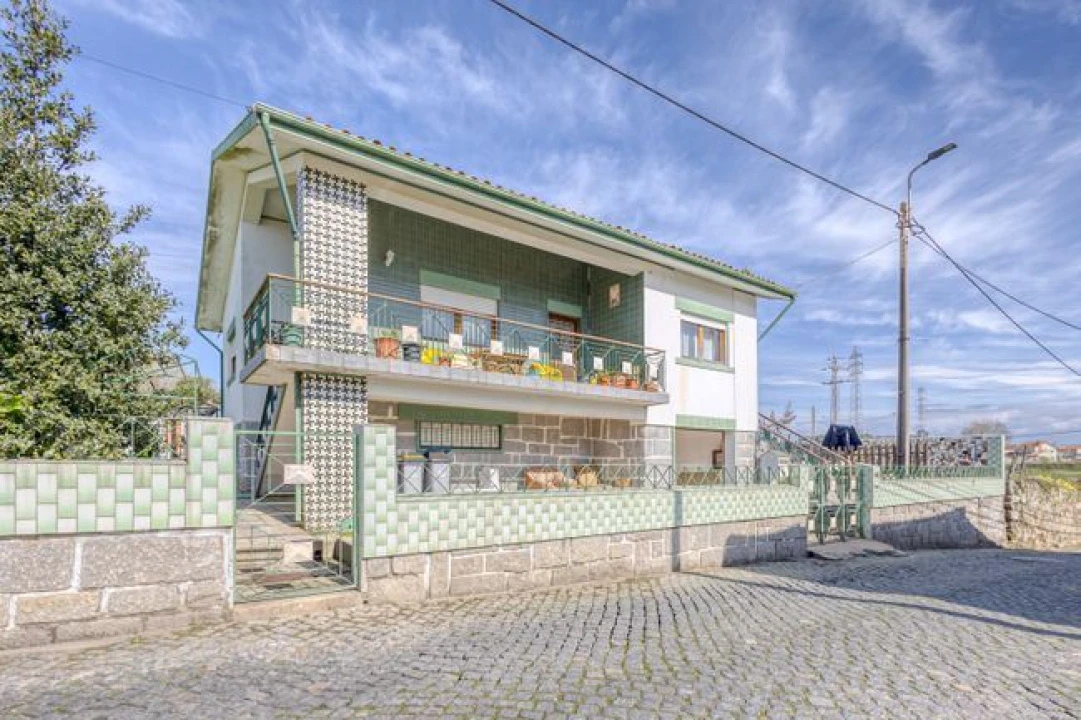 Moradia T3 para Venda em Serzedo e Perosinho Foto 1