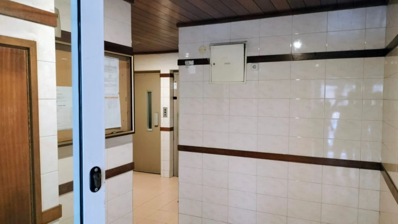 Apartamento T2 para Venda em Mafamude e Vilar do Paraíso Foto 28