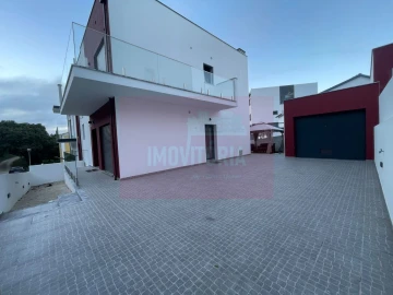 Moradia T3 para Arrendamento em Lousa