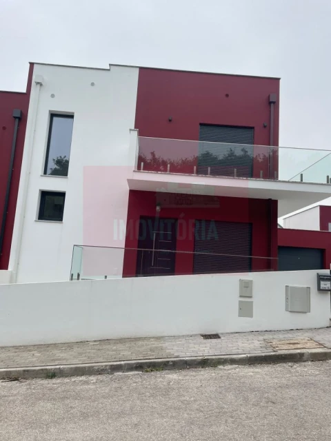 Moradia T3 para Arrendamento em Lousa