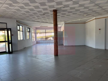 Loja para Arrendamento em Lousa