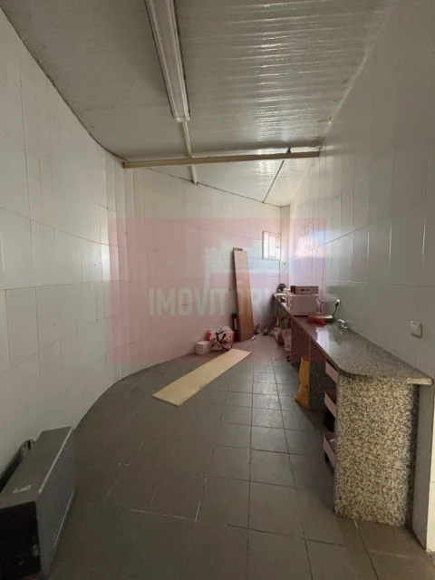 Loja para Arrendamento em Lousa