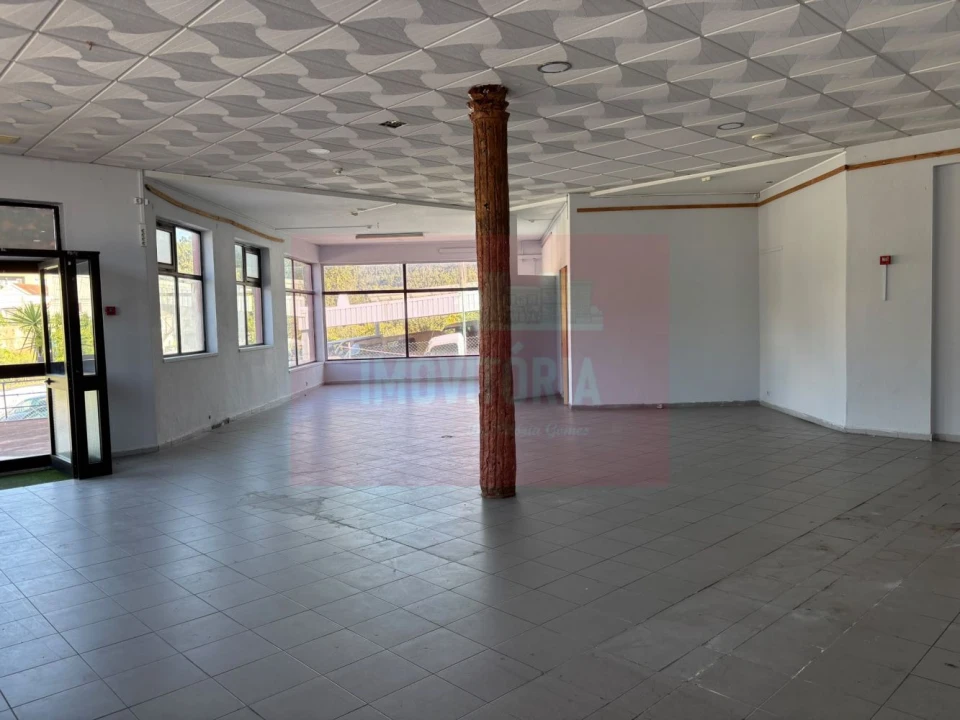 Loja para Arrendamento em Lousa Foto 3