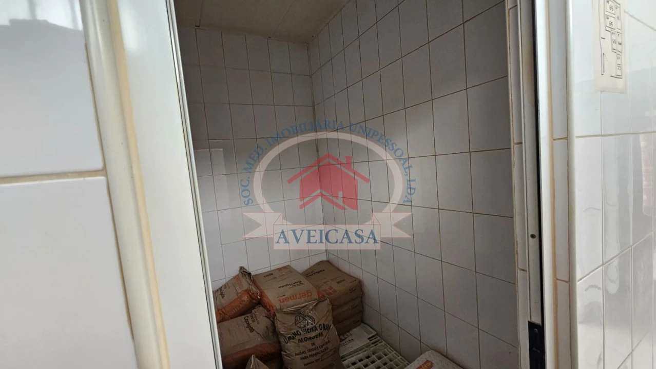 Loja para Trespasse em Oliveira do Bairro Foto 4