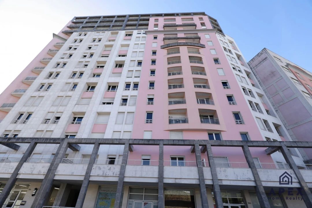 Apartamento T4 para Venda em São Domingos de Benfica Foto 2