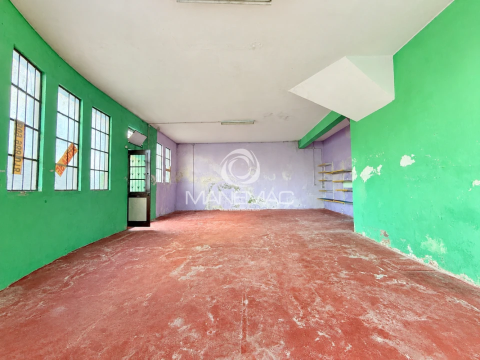 Garagem para Arrendamento em Oliveira do Douro Foto 5