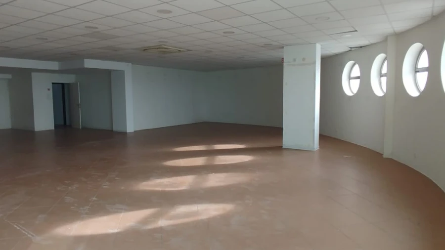 Loja para Arrendamento em Sesimbra (Santiago)